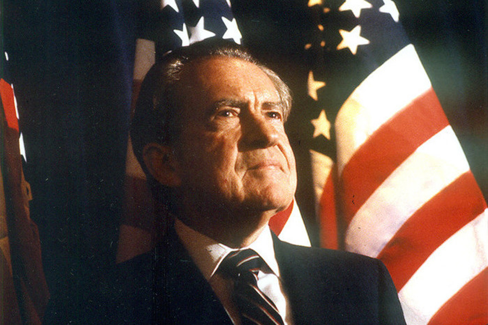 В США состоялись президентские выборы, на которых одержал победу действующий на тот момент президент Ричард Никсон
