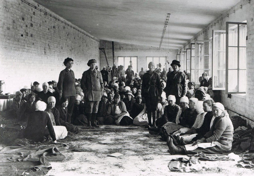 Женщины-солдаты Красной Гвардии в финском плену, Финляндия, 1918 год.