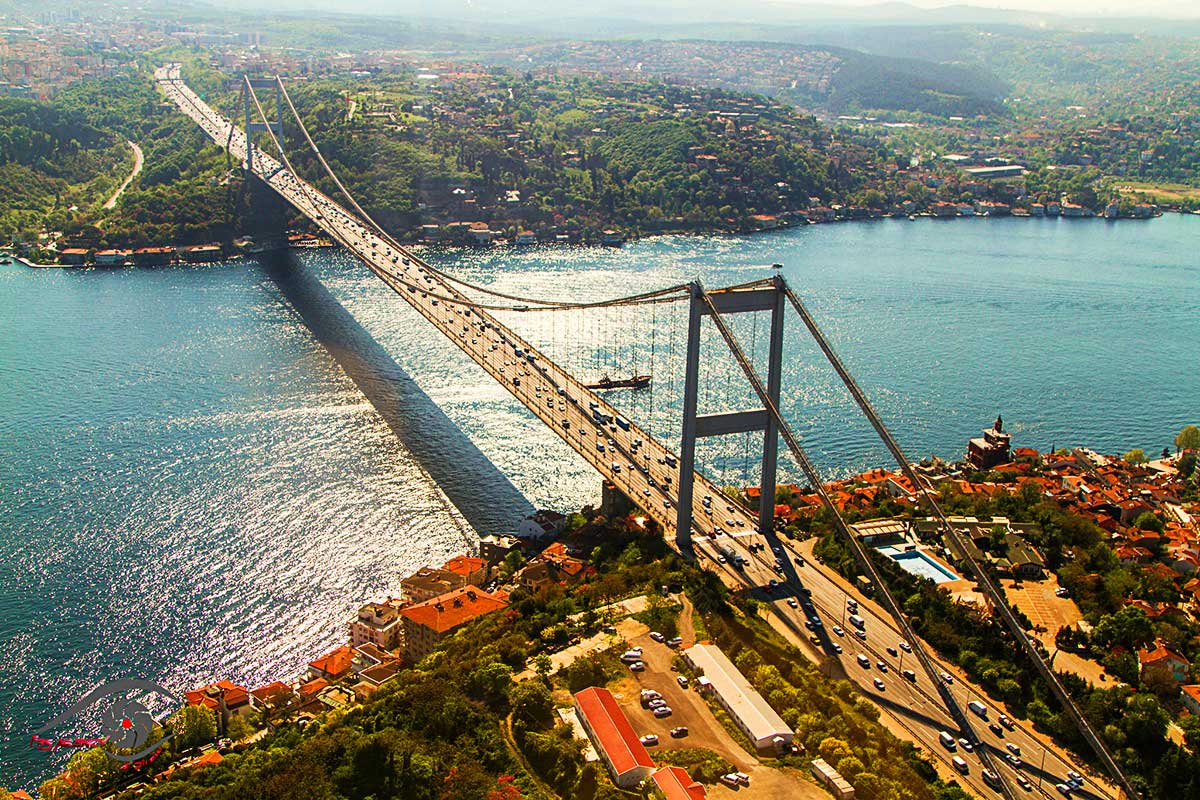 Открыт Босфорский мост между Европой и Азией - первый висячий мост через Босфорский пролив
