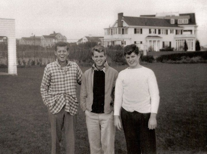 Юные братья Кеннеди: Джон, Бобби и Тедди. США, 30-е годы