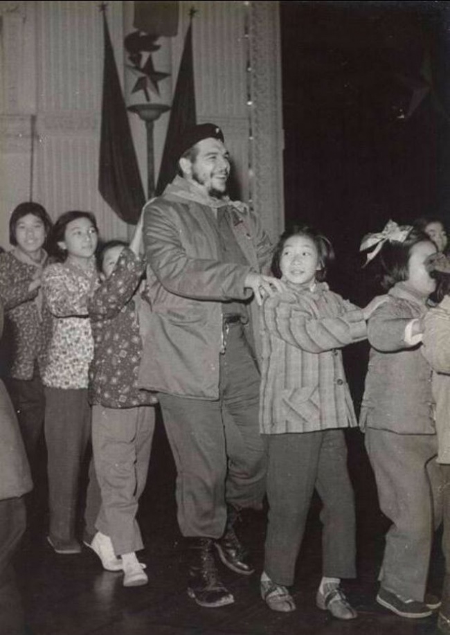 Че Гевара в детском саду в Шанхае, 1960 г.