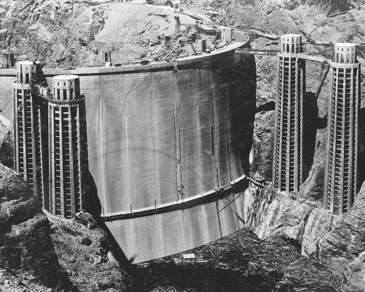 Редкое фото задней части плотины Гувера, до того как она была скрыта водой, 1936 год