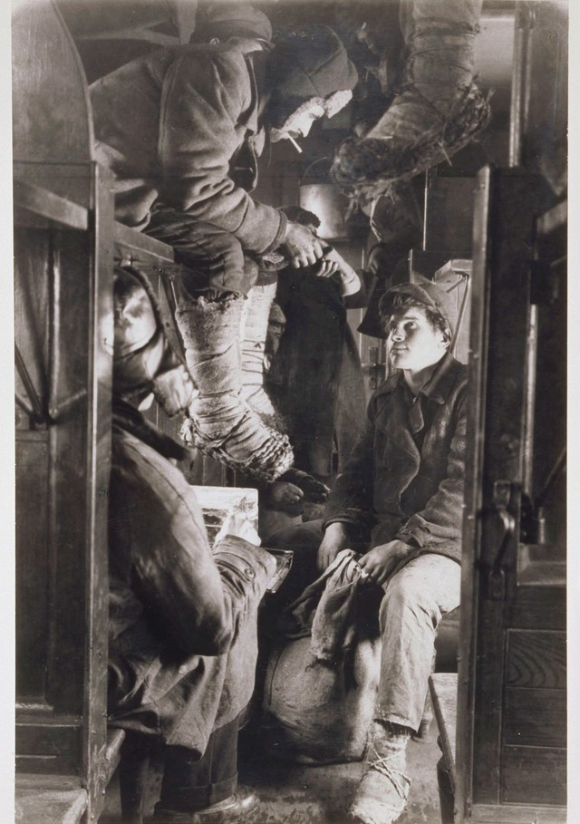 В поезде на Магнитогорск, 1930 год