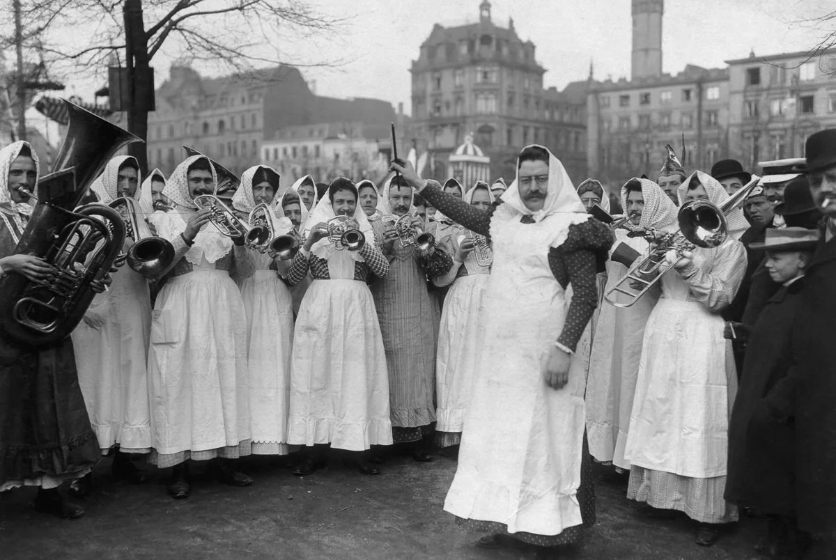 Группа выступающая на Кёльнском карнавале, 1910 г.
