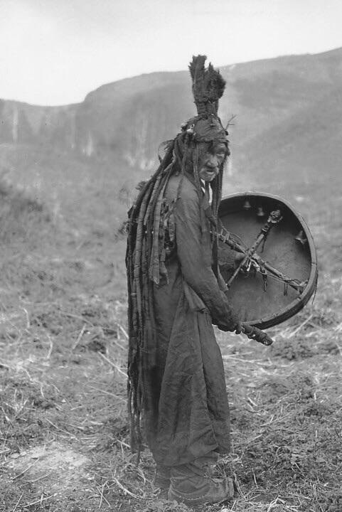 Монгольский шаман, 1909 год