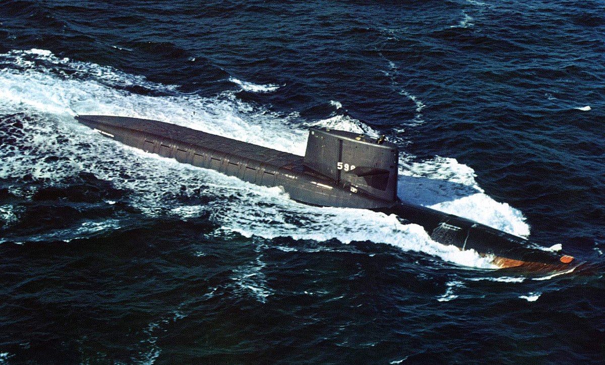 Выходит в море первая атомная подводная лодка типа «Джордж Вашингтон» с ядерными баллистическими ракетами на борту