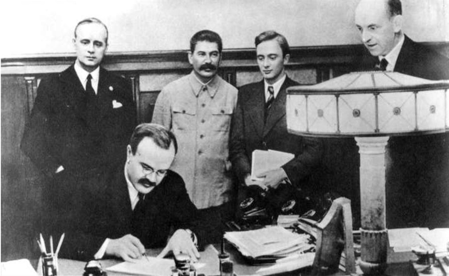 Заключён «Договор о дружбе и границе между СССР и Германией»