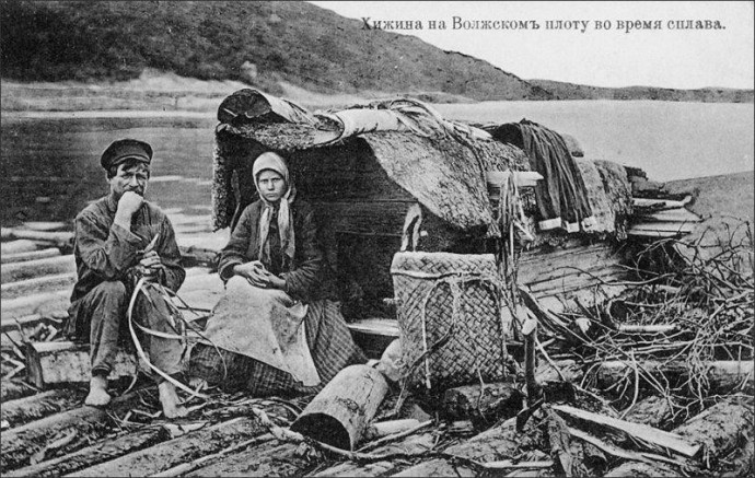 Хижина на плоту во время сплава леса. Волга, 1900-е