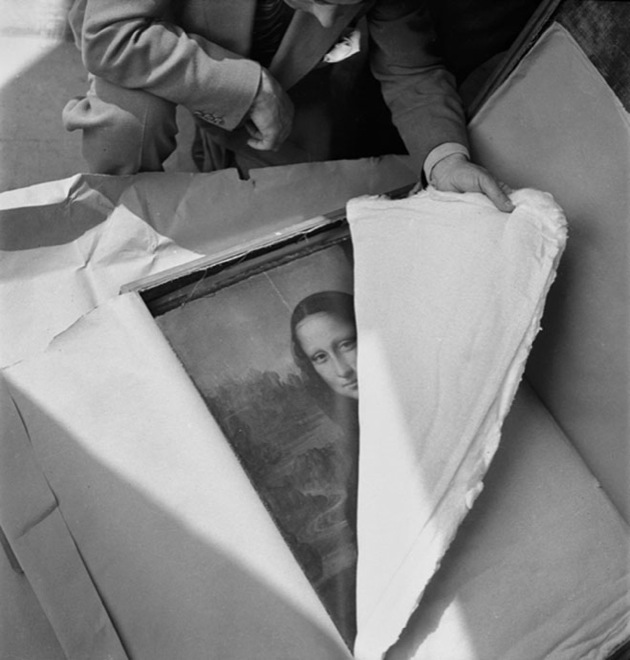 Мона Лиза Да Винчи возвращается в Лувр после Второй мировой войны