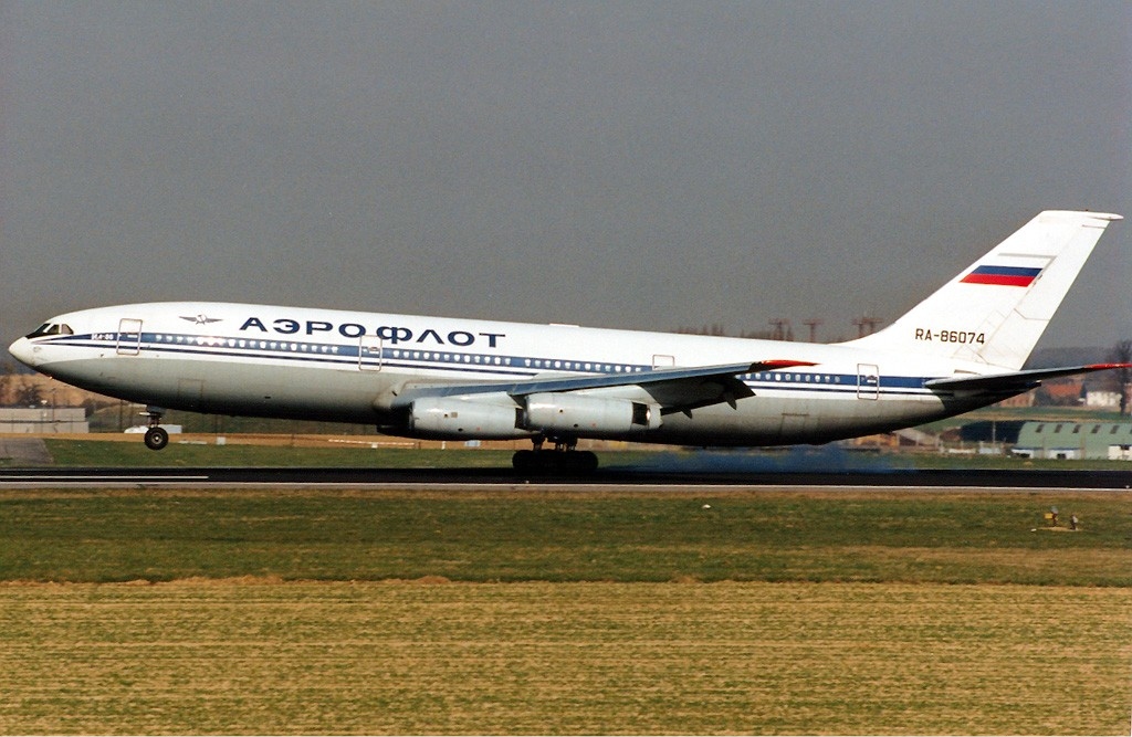 При заходе на посадку в аэропорту Дубая совершил жесткую посадку российский самолет ИЛ-86.