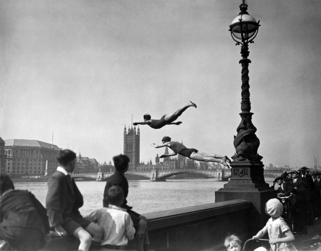 Прыжки в Темзу, 1934 год, Лондон