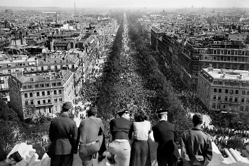 Париж, Елисейские поля, 8 мая 1945 год