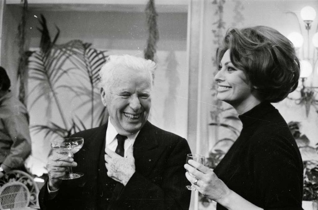 Чарли Чаплин и Софи Лорен на вечеринке по случаю дня рождения первого, 1966 г.