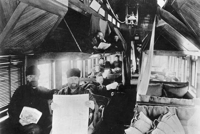 Пассажиры туристического вагона Канадской Тихоокеанской железной дороги. Канада, 1875 год