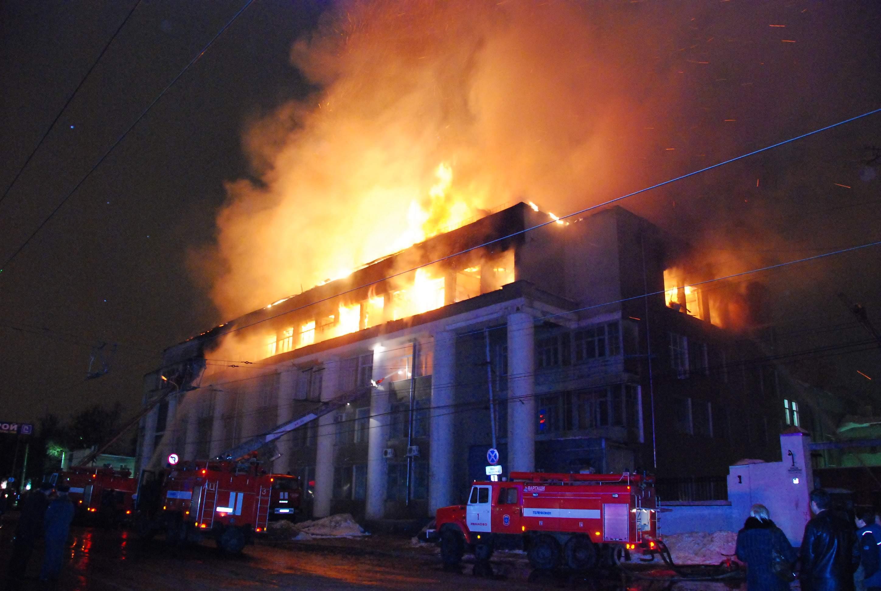 Сильный пожар уничтожил главный корпус Ивановской государственной медицинской академии