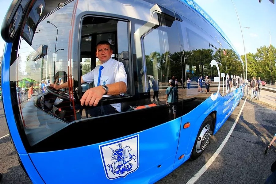 В Москве запущены первые в России электробусы‍
