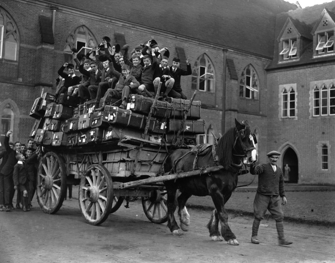 Каникулы начались. Колледж Ардингли, Великобритания, 1926 год.