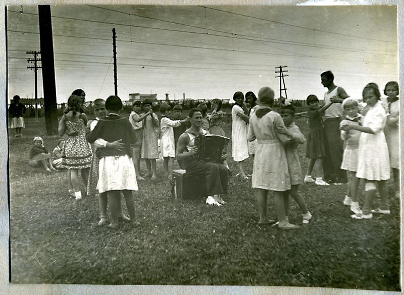 Танцы на траве. 30-е годы. СССР