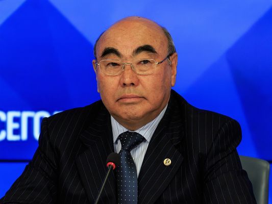 Аскар Акаев сложил с себя полномочия президента Киргизии